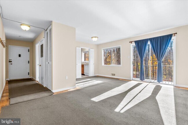 Building Photo - 10631 Weymouth St