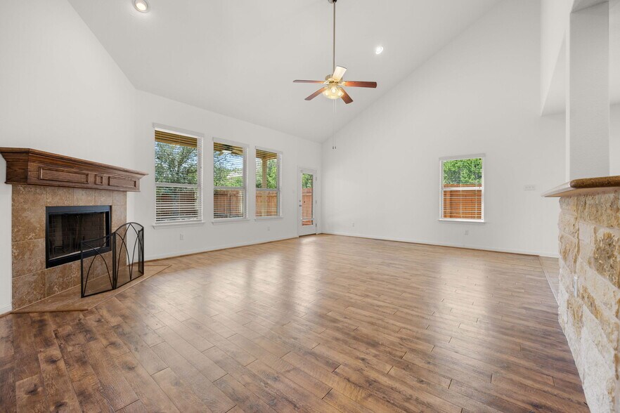living room - 5929 Gunnison Turn Rd