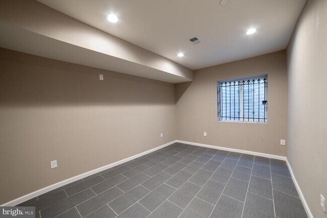 Building Photo - 1715 W Berks St