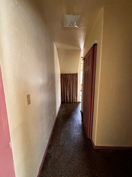Stone flooring in hallway - 3951 Stevensville River Rd