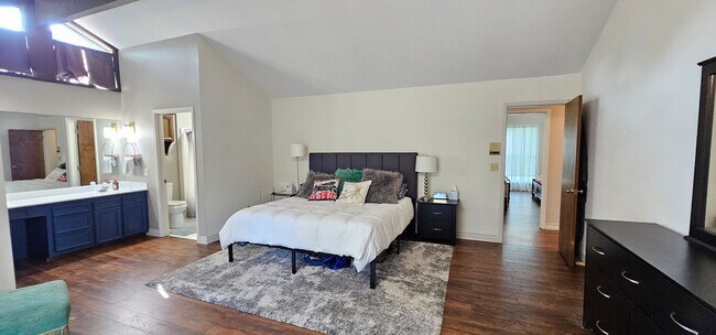 Building Photo - Contemporary Ranch in a beautiful, quiet s...