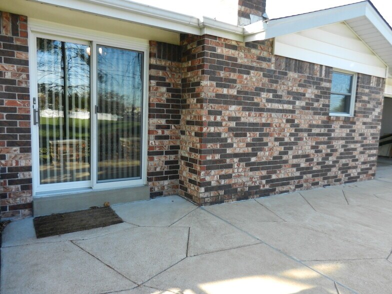 Building Photo - 5819 Oak Branch Dr