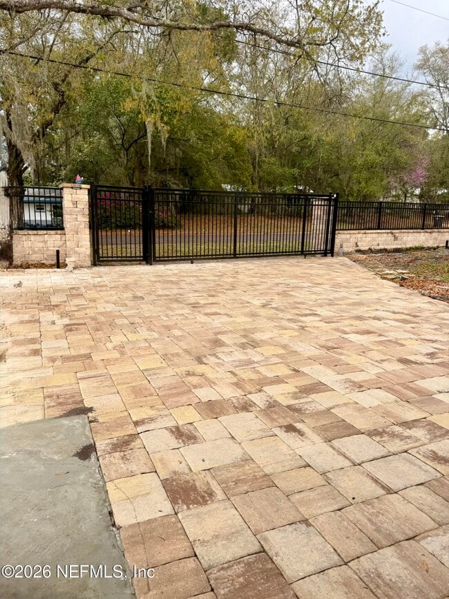 Building Photo - 9554 Ridge Blvd