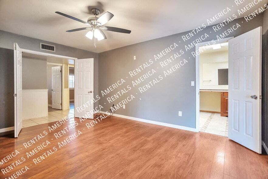 Building Photo - 4527 W Ruth Ave