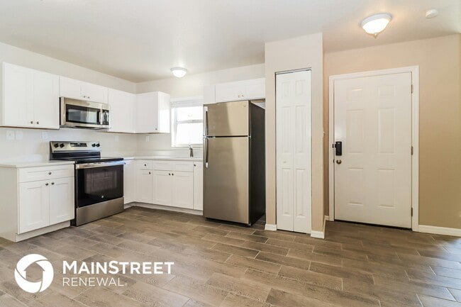 Building Photo - 2045 14th St S