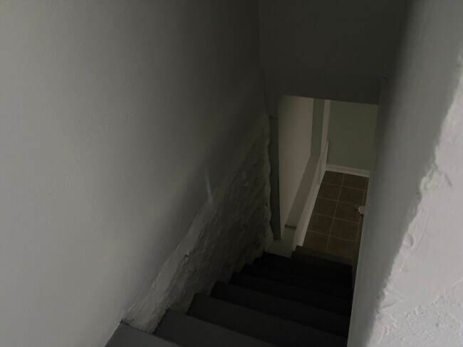 Building Photo - 2 S Tremont Rd