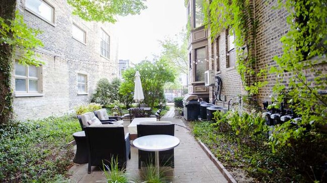 Patio - 1326 W George St