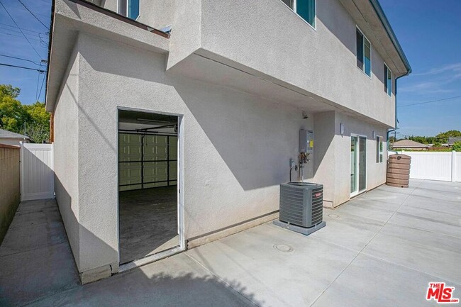 Building Photo - 6817 Bertrand Ave