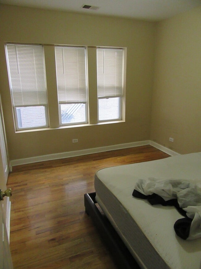 Building Photo - 2251 W Rosemont Ave