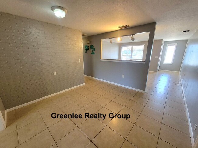 Building Photo - 4542-Grand