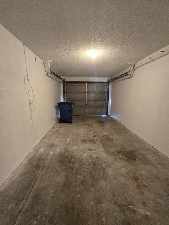 Building Photo - 7389 Canterbury St