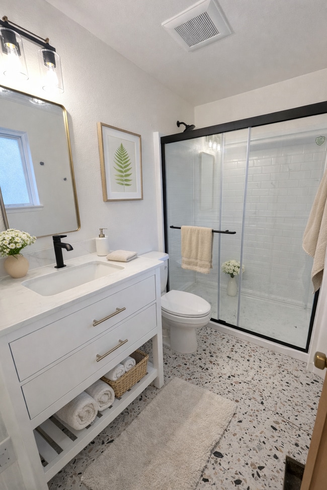 Building Photo - Brand New Remodel Central Bench Home