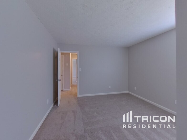 Building Photo - 9720 Avensong Crossing Dr