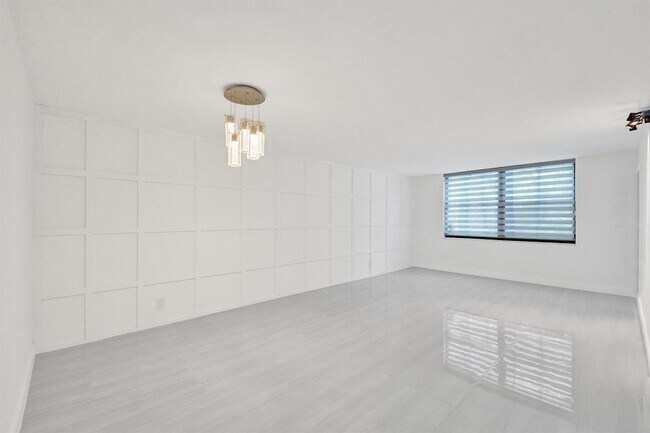 Building Photo - 3800 N Hills Dr