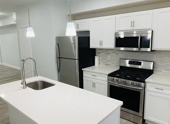 Building Photo - 820 N Lakewood Ave