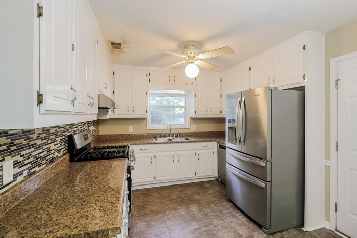 Building Photo - 65 Oak Ridge Ct