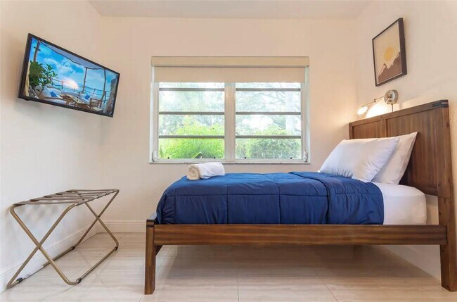 Building Photo - 1311 Monroe St