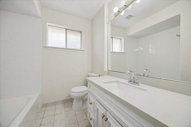 Building Photo - 9631 Philmont Dr