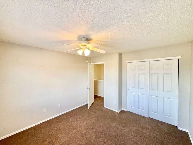 Building Photo - 4899 Saddle Ridge Dr
