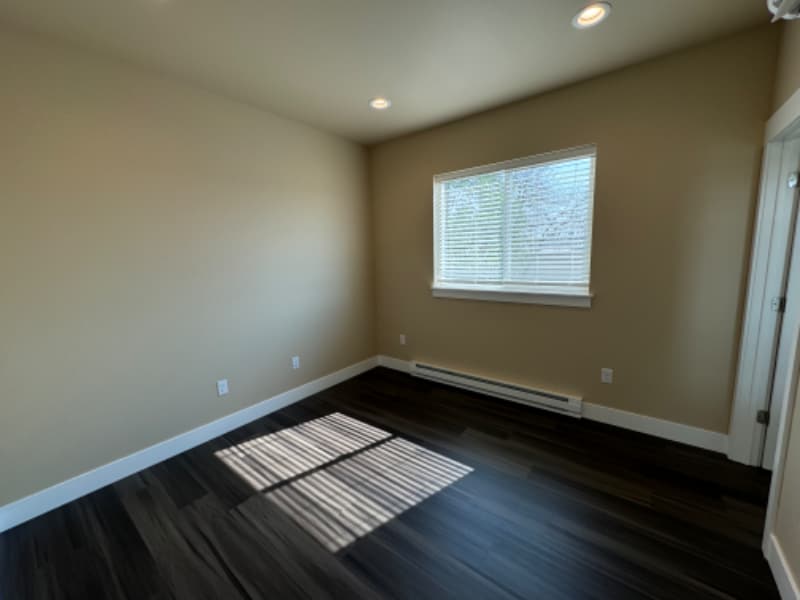 Building Photo - 310 3rd St W