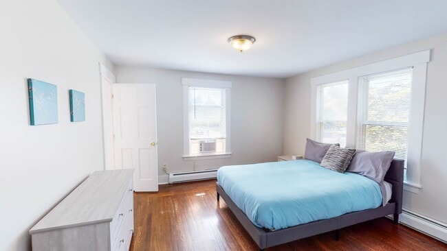 Building Photo - Charming and Spacious 5BD 2.5BA House in Beaver Hills!