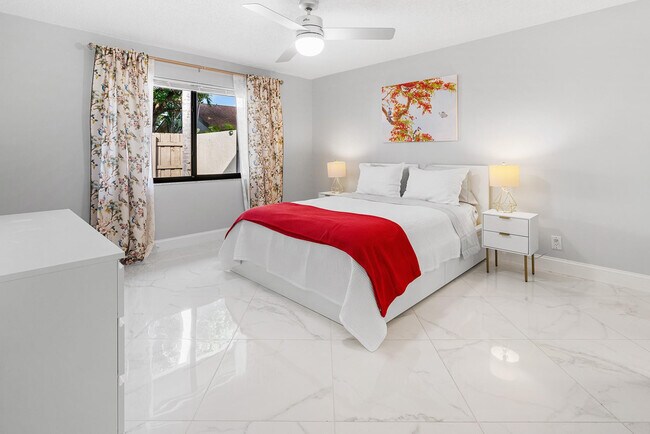 Building Photo - 3068 S Oakland Forest Dr