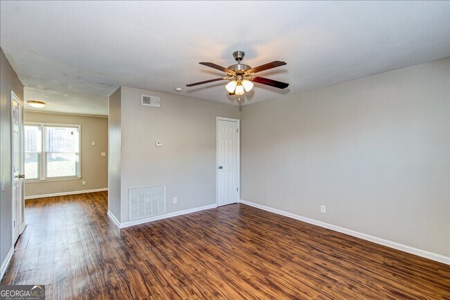 Building Photo - 2201 Walden Dr