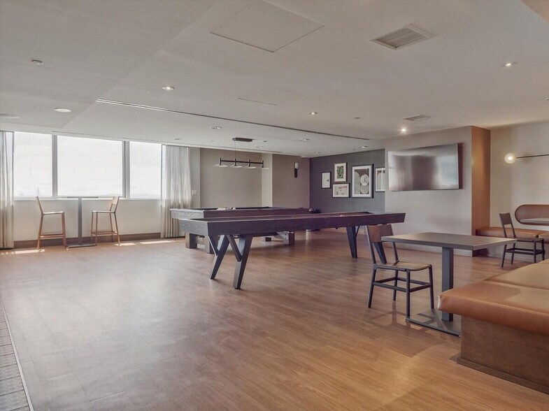 Building Photo - 33 Hudson St