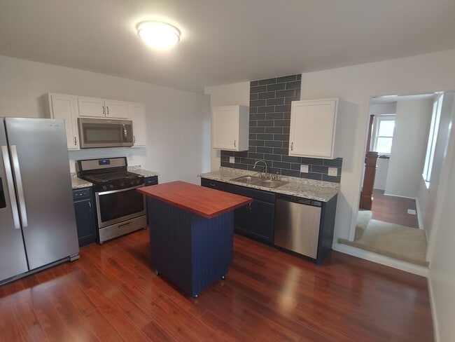 Building Photo - Semi-Attached Home Located Across from Red Lion High School