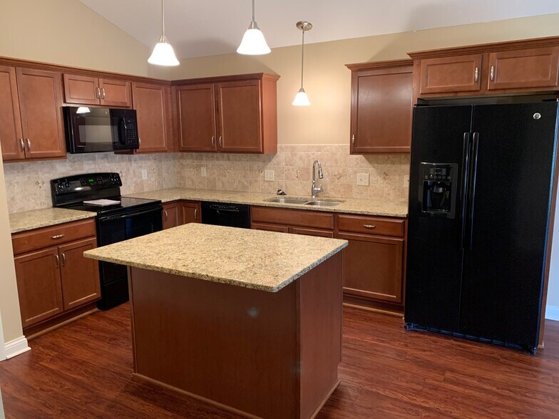 Building Photo - 2409 Wittenberg Ave SE