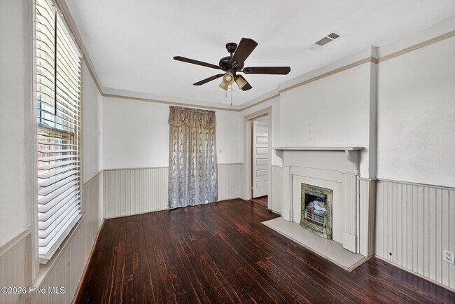 Building Photo - Ideal for Medical Professionals & Students – Spacious 5BR Near Downtown