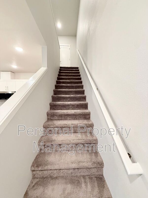 Building Photo - 16332 NE 21st St