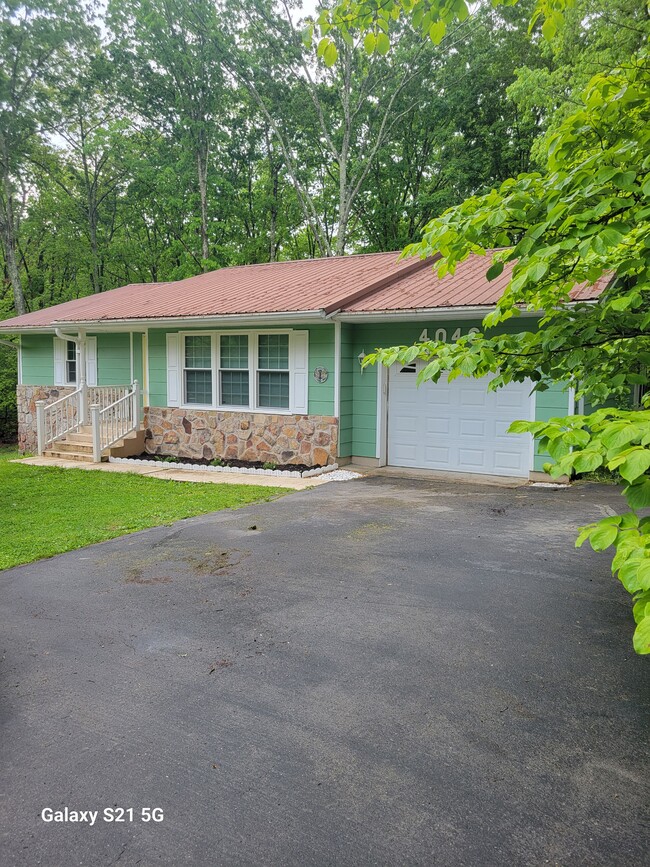 Building Photo - 4046 Sioux Rd