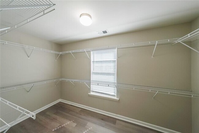 Building Photo - 819 Still Hill Ln SE