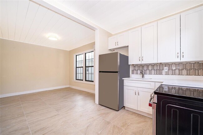 Building Photo - 601 Delaney Park Dr