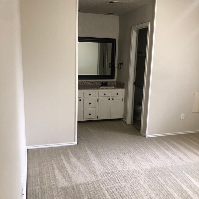 Building Photo - 3/2/2 Available May 2026