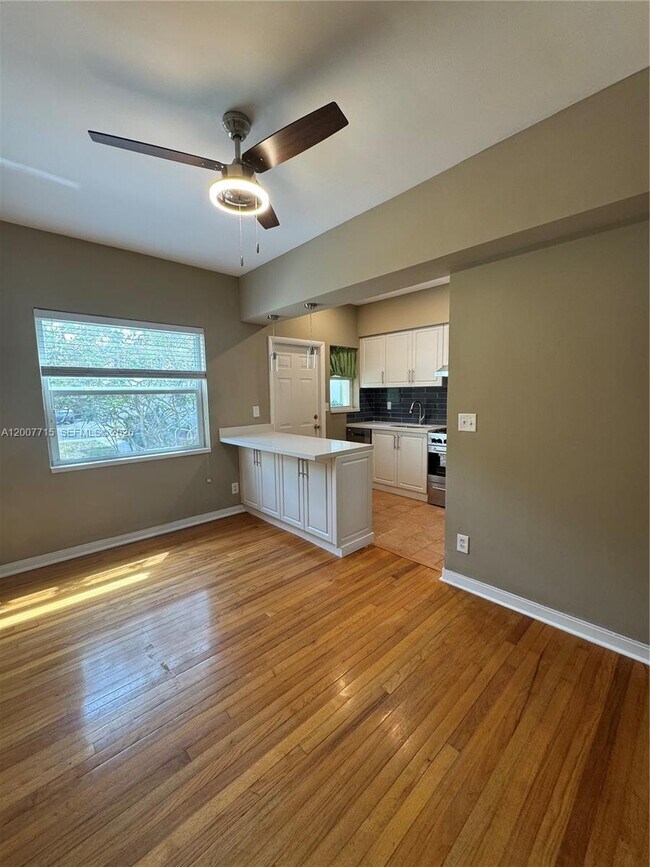 Building Photo - 725 NE 91st St