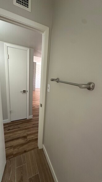 Building Photo - 2808 S Mill Ave