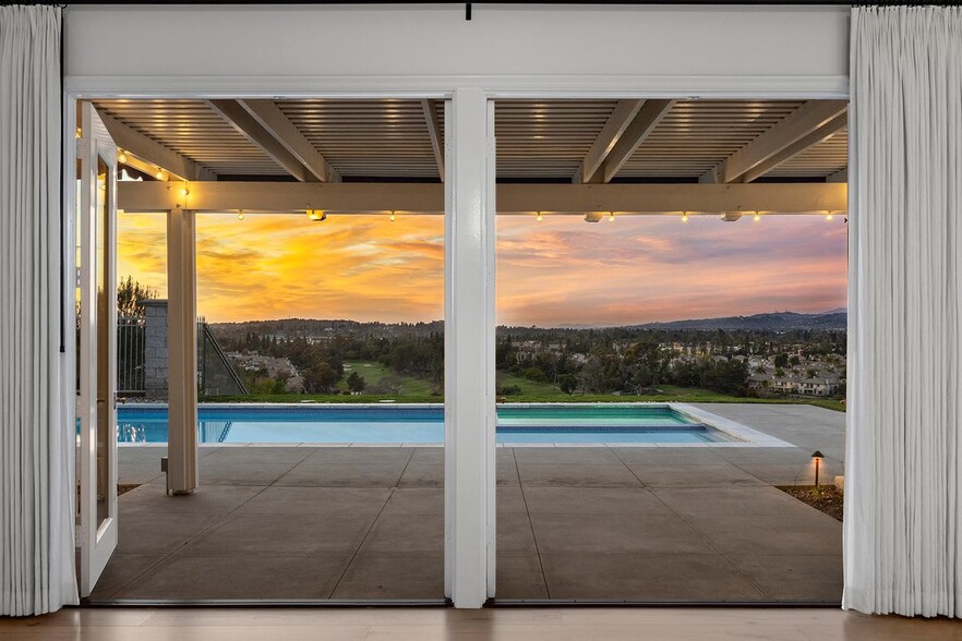 Building Photo - 2309 Skyline