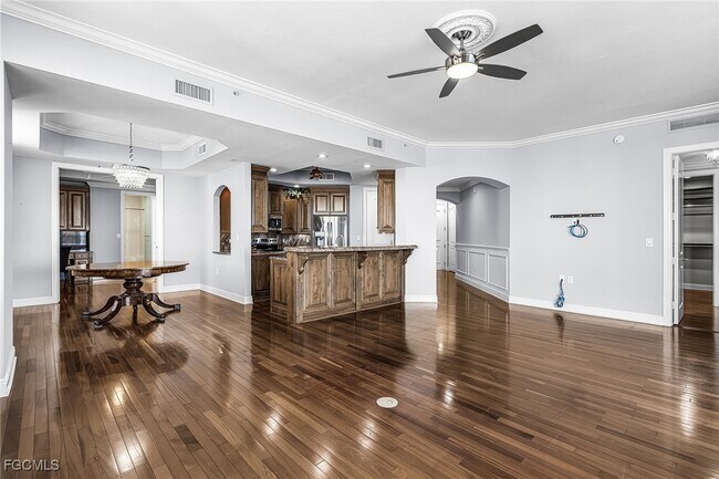 Building Photo - 2104 W First St