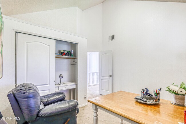 Building Photo - 7333 Golden Hawk Dr