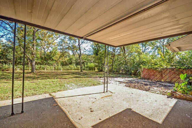 Building Photo - 928 Grenada Dr