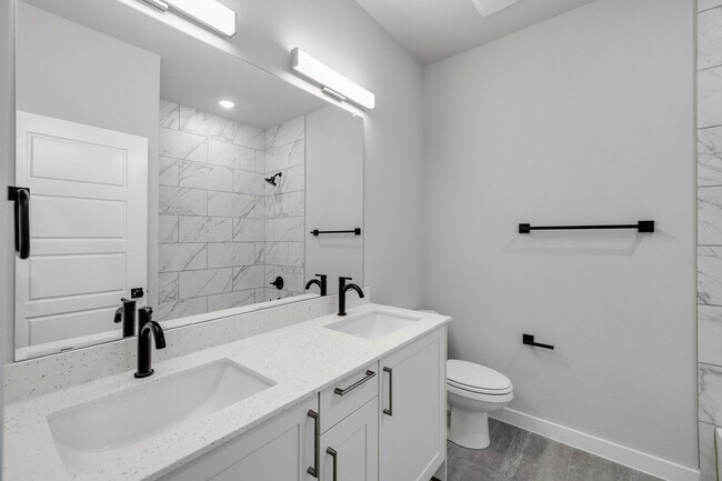 Building Photo - AVAILABLE NOW! EDGEWOOD ESTS DUPLEX LOCATED ON 1-ACRE LOT IN MIDLOTHIAN, TX!