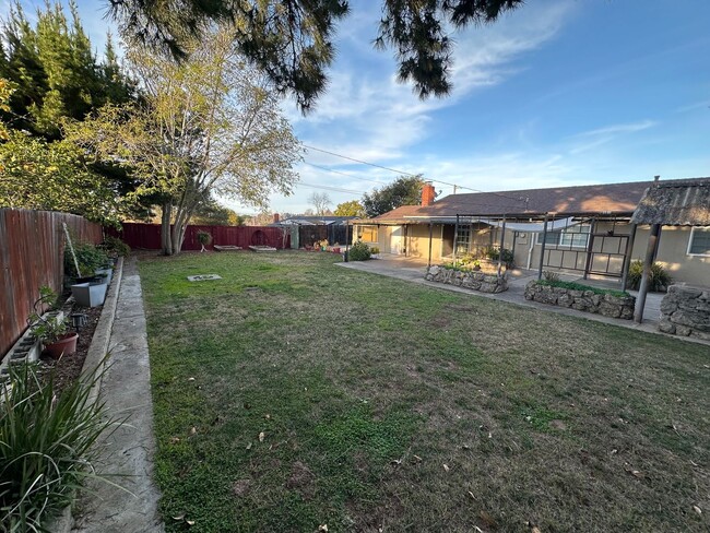 Building Photo - Charming Orcutt 3 Bd. 2Ba Home w/ Formal D...