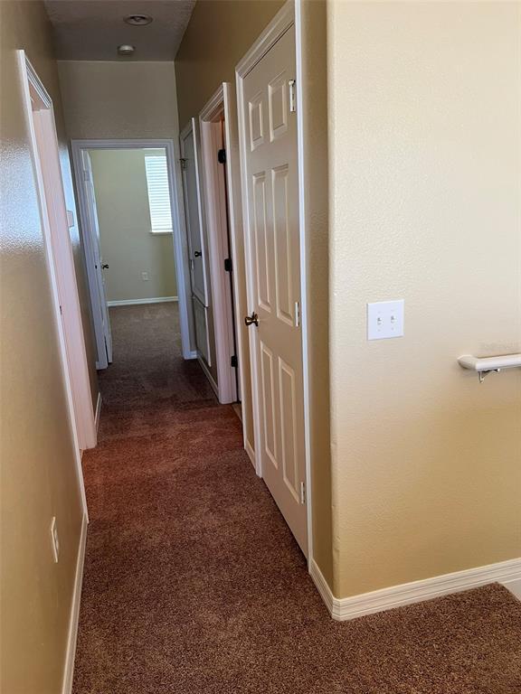 Building Photo - 2202 Seven Oaks Dr