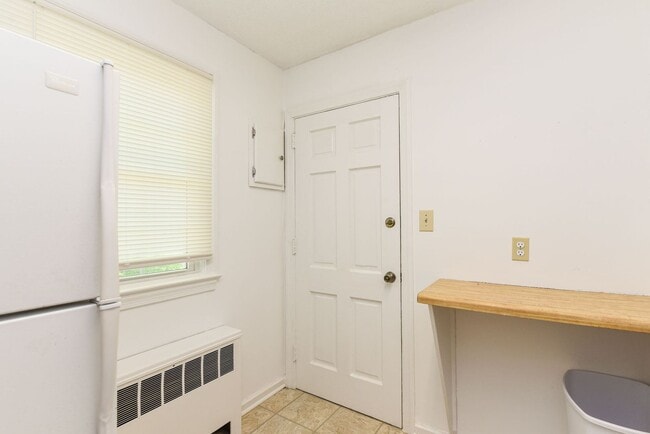 Building Photo - Condo / Burlington