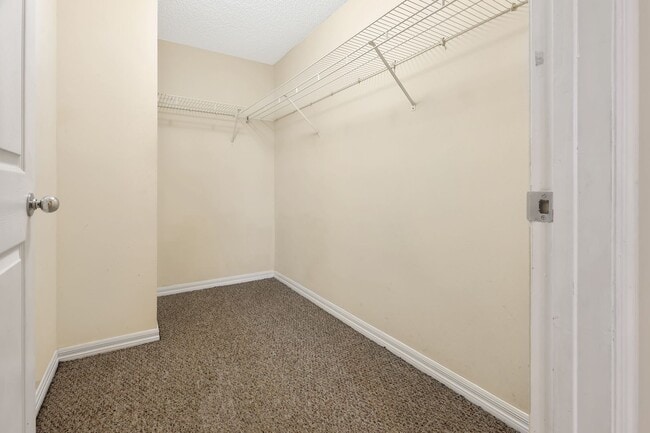 Building Photo - 5500 Bentgrass Dr