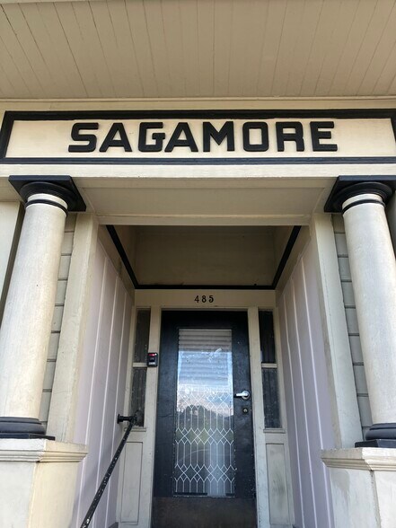 Building Photo - 485 40th St