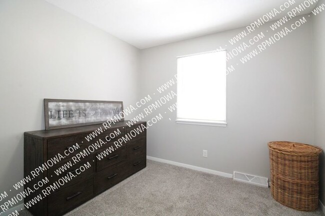 Building Photo - 1318 SW Kenworthy Dr