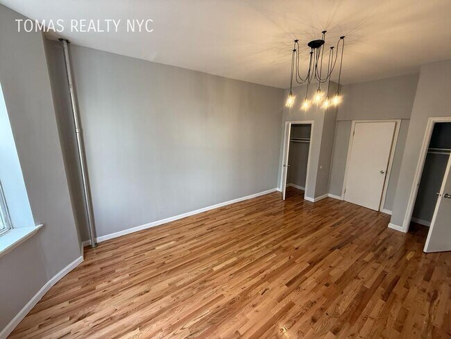 Building Photo - 1235 Union Ave